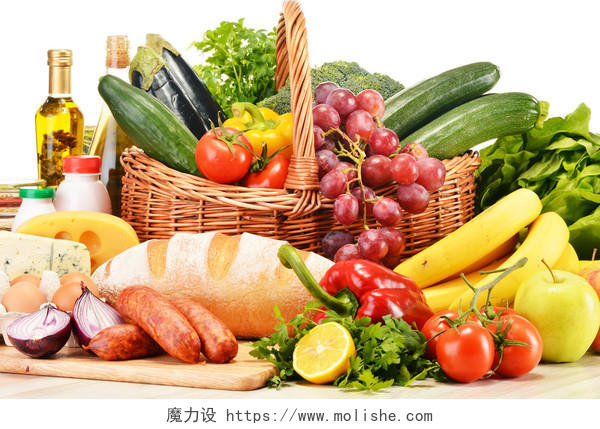 什锦的杂货产品包括蔬菜水果酒面包乳制品和肉类在白色隔离